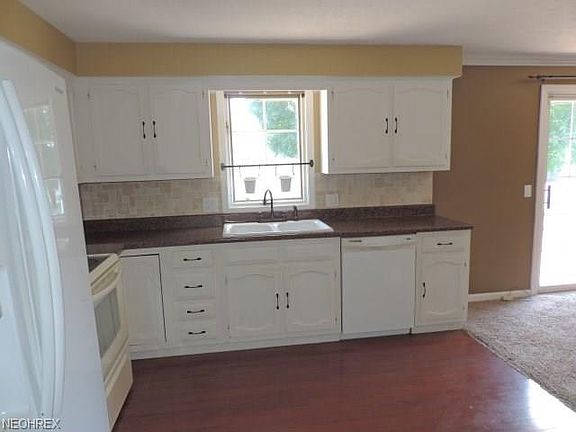 4th image of 733 Kaderly Ave SW