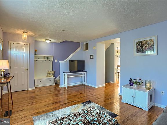 3rd image of 1025 Jeanett Way