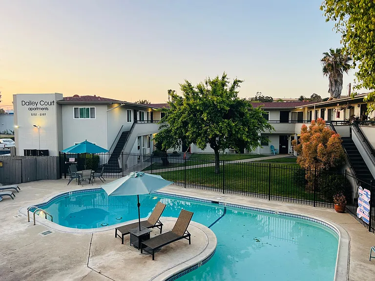 Welcome to the Dailey Court Apartments! — Photo 5