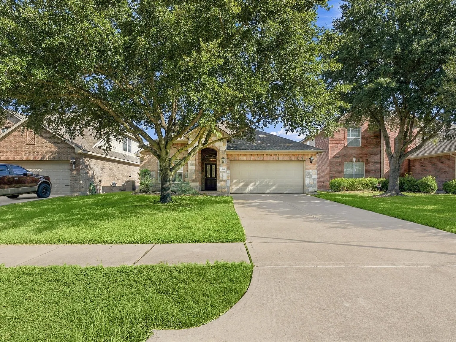 4 bed, 2.0 bath, 1955 sqft, $2,200 — Photo 2