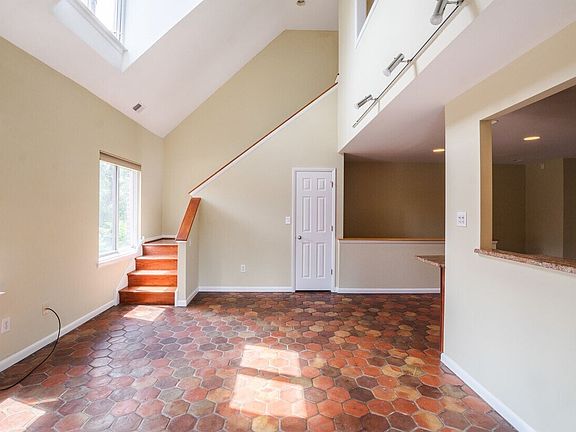 5th image of 801 Addison St
