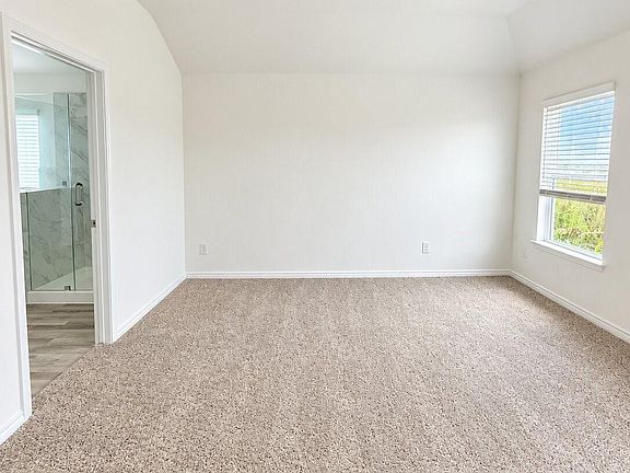 5th image of 511 Oak Chase Ave