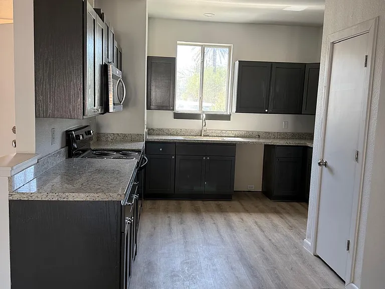 1720 Market St #5 — Photo 6