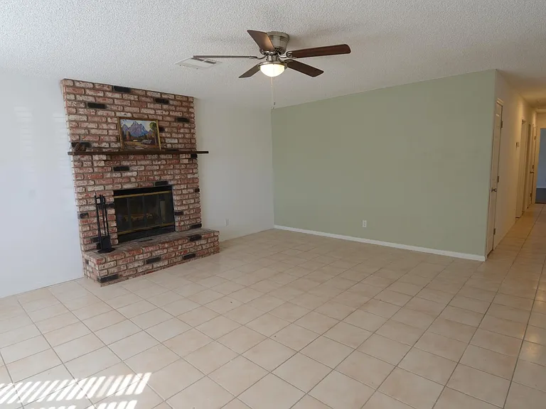 5426 Mariposa Ave — Photo 4