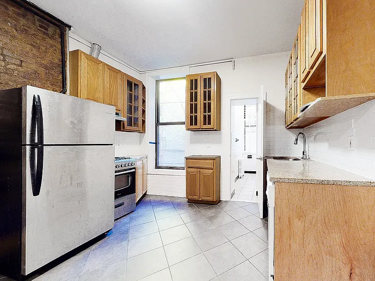 1611 2nd Ave #1R — Photo 5