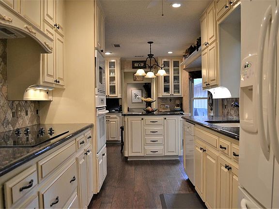 4th image of 2509 Lakeview Dr