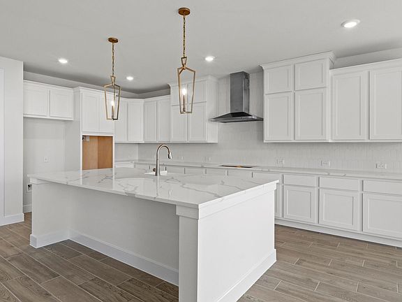 5th image of 604 Lightstone Dr
