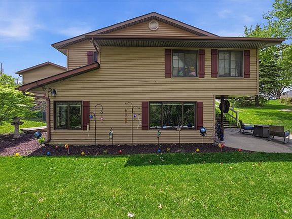 4th image of 1275 Holiday Ln