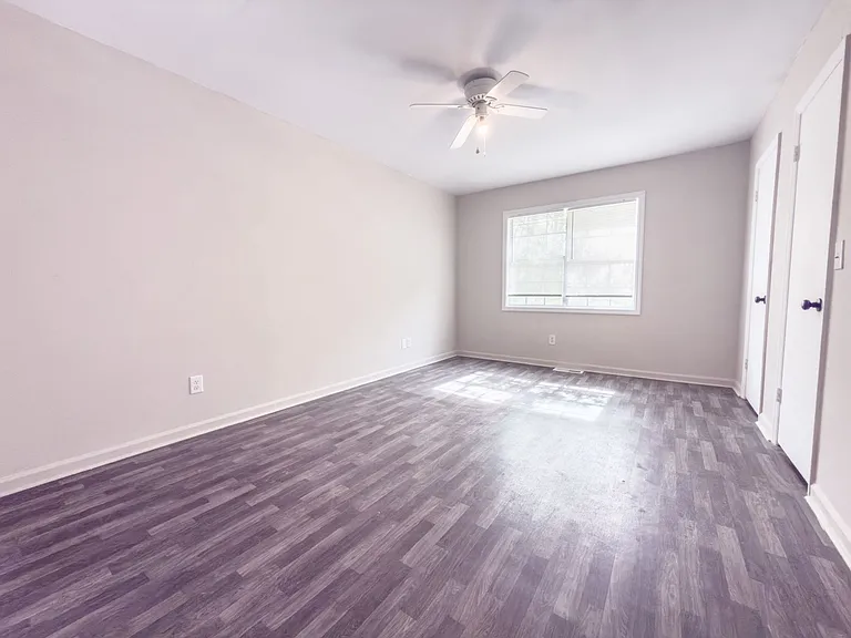 121 Langley Dr — Photo 6