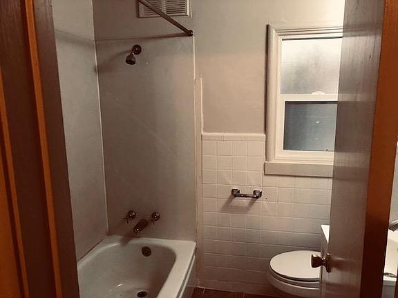 4th image of 743 Cabrillo St