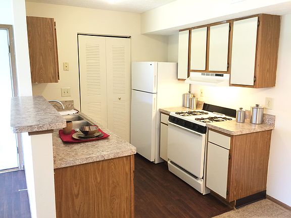 Kitchen with Breakfast Bar