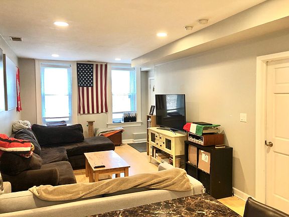 3rd image of 1921 W Evergreen Ave APT 1