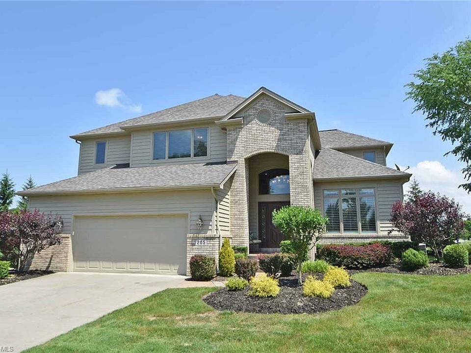 1st image of 205 Brighton Dr