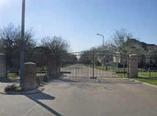 1402 Crystal Lake Cir, Pearland, TX 77584