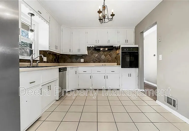 1305 Craig Dr — Photo 9