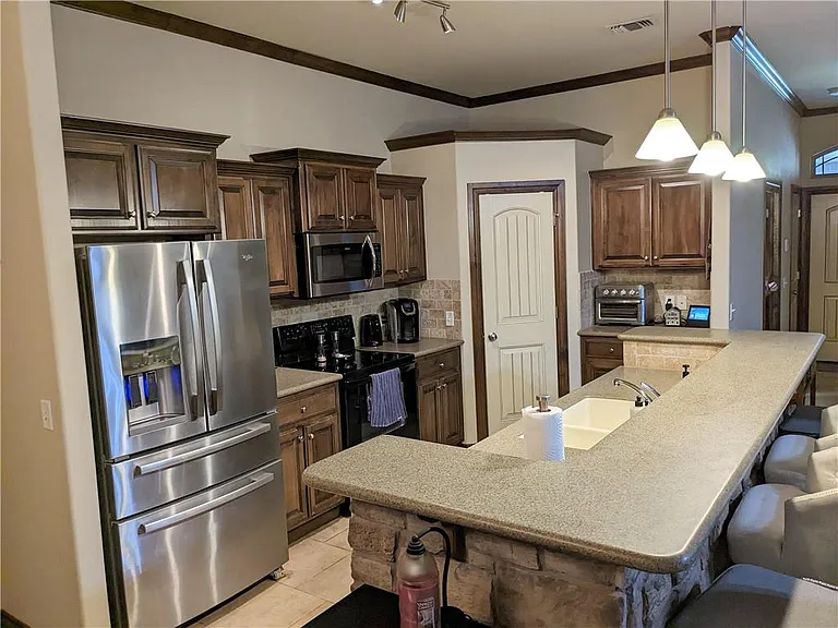 2508 Black Oaks Cir — Photo 8