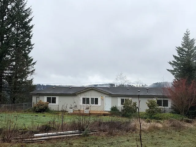 382 Robson Rd photo 1