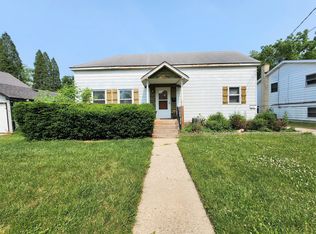 926 Wheeler St, Woodstock, IL 60098