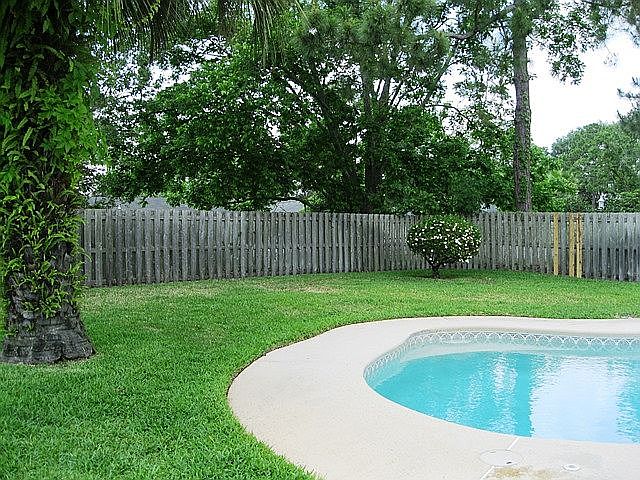 2nd image of 9140 Tottenham Ct