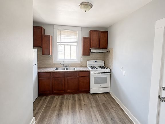 5th image of 2346 Valdez St