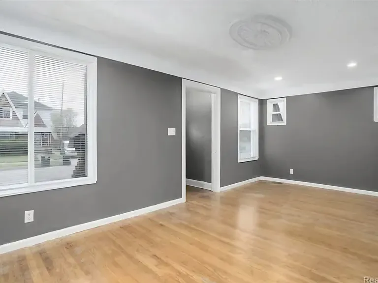 16127 Birwood St — Photo 3