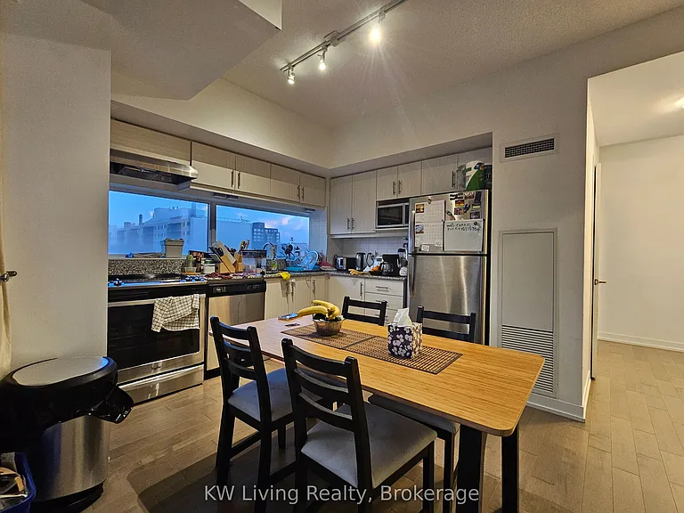 10 Willison Sq #810 — Photo 6