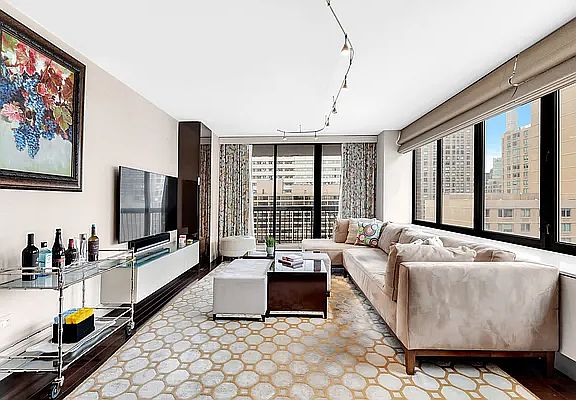 2nd image of 422 E 72nd St APT 14D