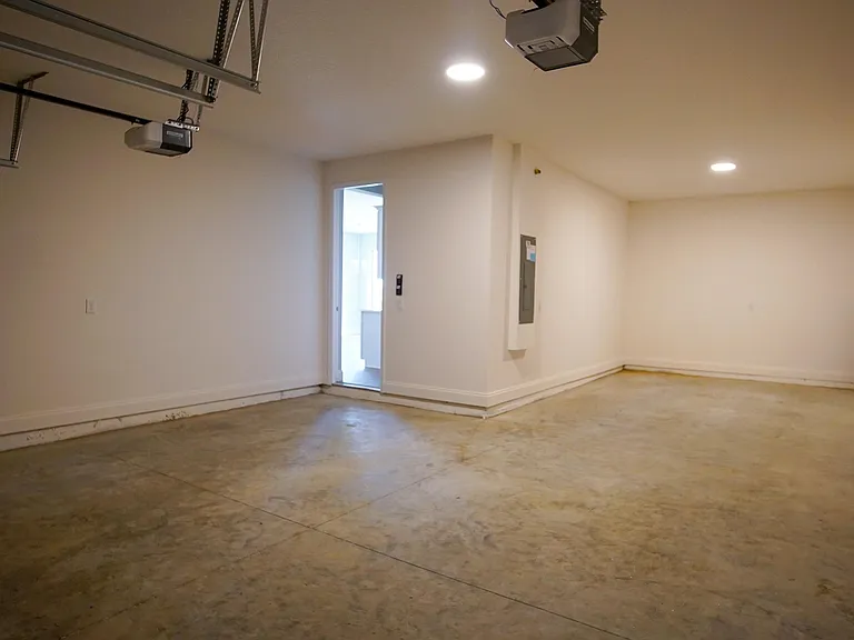 12182 Eastmoor Dr — Photo 37
