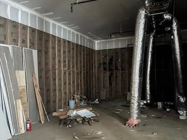 2404 Summit Avenue image 10 of 16