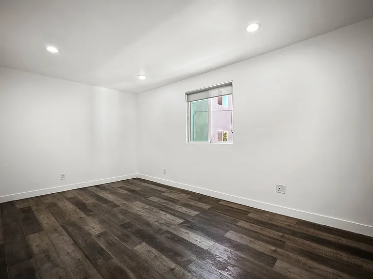 1333 W 36th Place Apartments — Photo 28