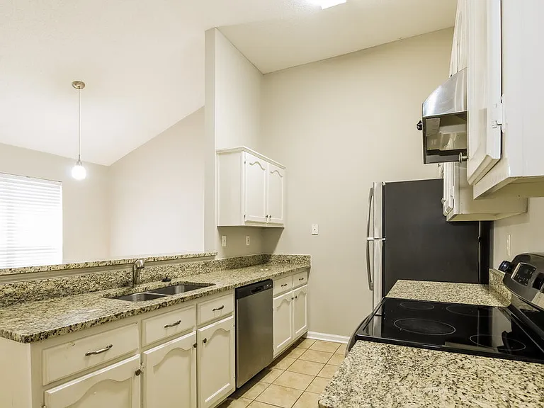 799 Grant Dr — Photo 8