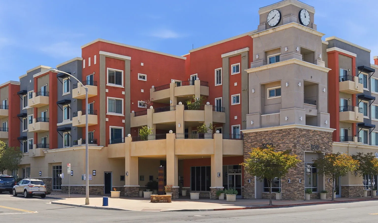 City Plaza Apartments — Photo 3