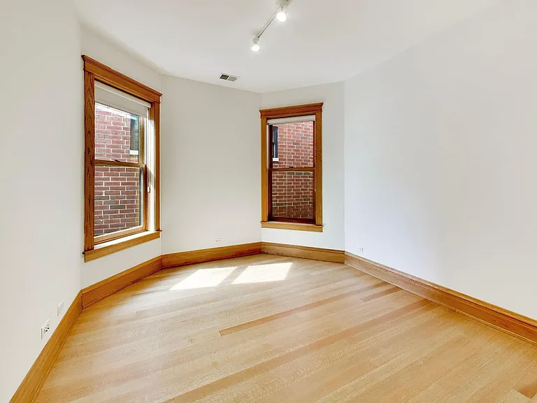 3752 N Wayne Ave — Photo 32