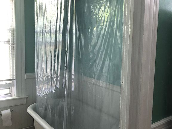 4th image of 323 Valley St