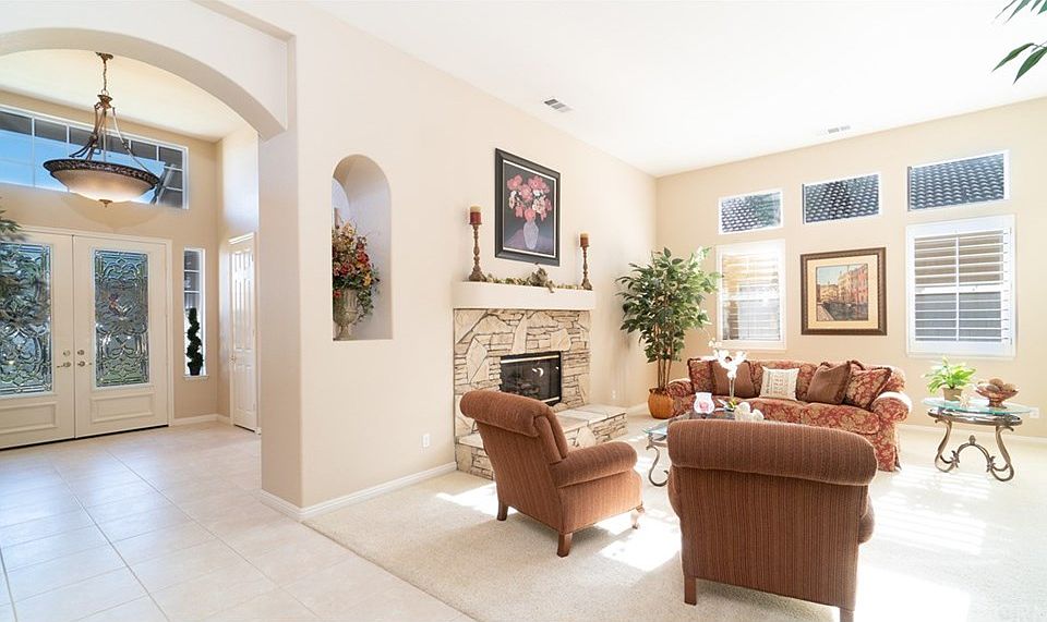 2nd image of 1084 La Vaughn Cir