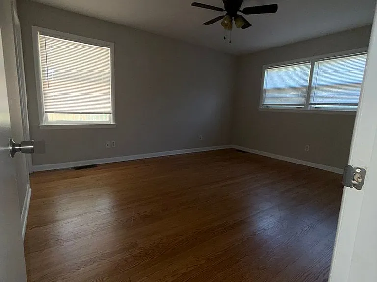 41 Central Ln — Photo 5