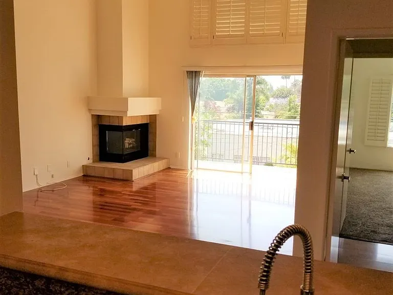 1031 N Crescent Heights Blvd — Photo 32