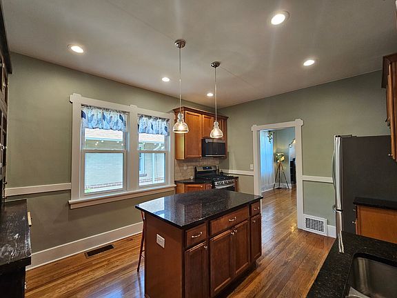 4th image of 1529 Lowell Blvd