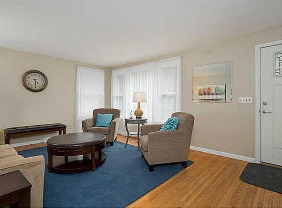 3rd image of 286 Parkdale Ave