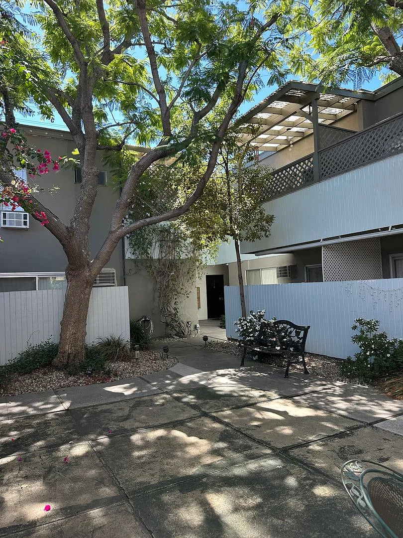 10805 Camarillo Street — Photo 4