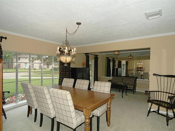 4th image of 13 Whittier Dr