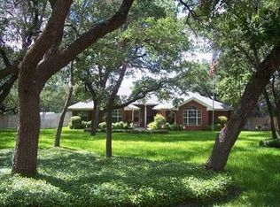 716 Whispering Oaks Dr, Salado, TX 76571