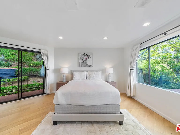 9305 Beverly Crest Dr — Photo 36