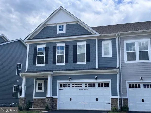 18014 Woods Overlook Dr, Dumfries, VA 22026