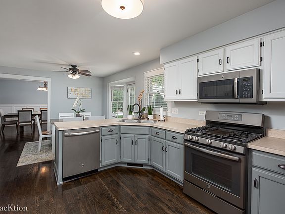3rd image of 24402 Kennedy Cir