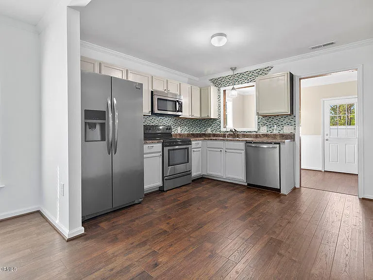306 Cedar Island Trl — Photo 9