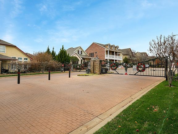 2nd image of 2203 Bear Lake Dr