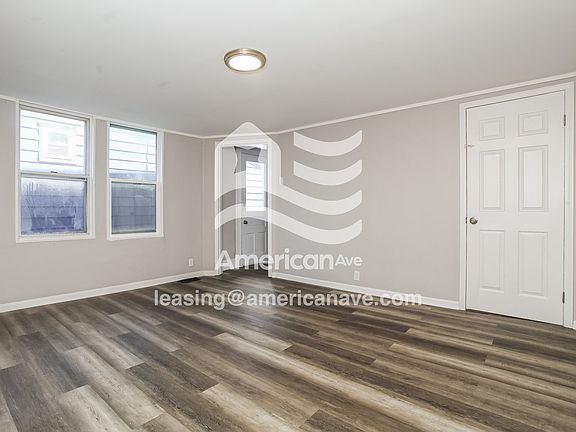 985375_003_wm_-_living_room_13605613.jpg