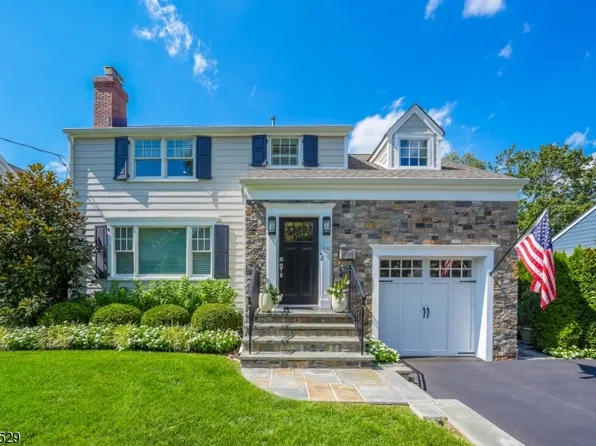 15 Duchamp Pl, Chatham Boro, NJ 07928
