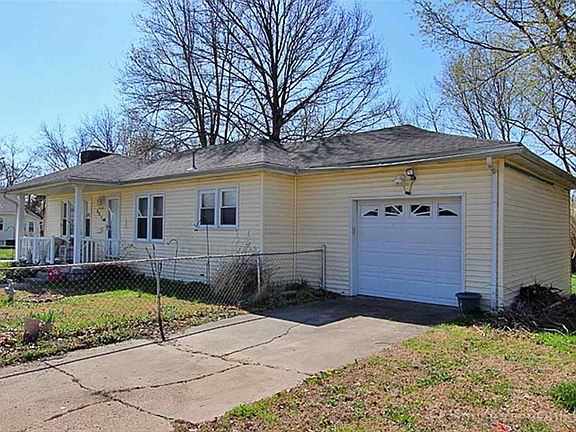 2nd image of 801 Hickory St